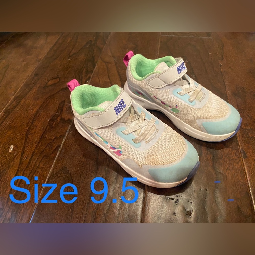 Nike girls shoes